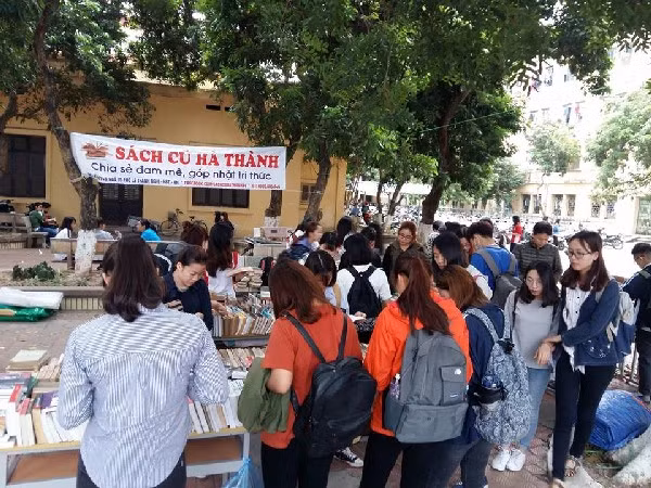 Sách cũ Hà Thành tham gia nhiều phiên chợ sách.