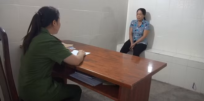 Nghi can Phan Thị Kim Loan tại cơ quan điều tra.