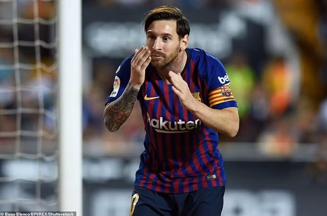 Messi tiếp tục ghi bàn...