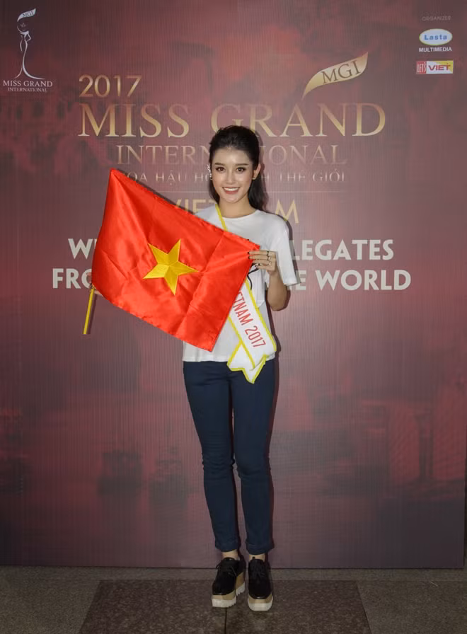 Đại diện của Việt Nam tham gia cuộc thi này là Á hậu Huyền My, cô hiện đang là sinh viên của Học viện thời trang London, sở hữu chiều cao 1,75m cùng số đo ba vòng nóng bỏng và gương mặt khả ái.