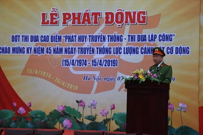 Đại tá Nguyễn Văn Diện phát biểu tại buổi lễ.