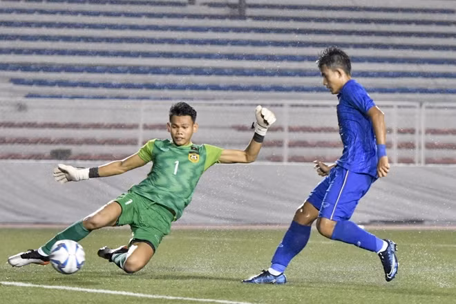 Suphanat Mueanta đã giúp U22 Thái Lan vượt qua Lào. Ảnh: Bangkok post