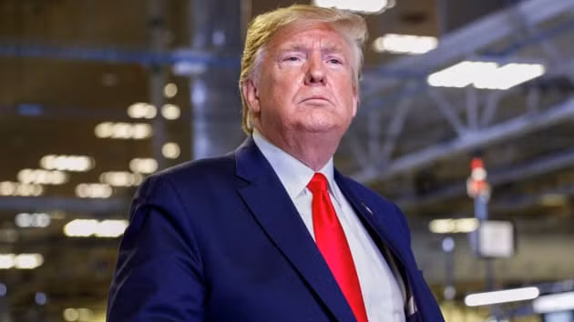 Tổng thống Donald Trump đã trở thành ông chủ Nhà Trắng thứ 3 trước nguy cơ bị luận tội. ảnh: CNN.
