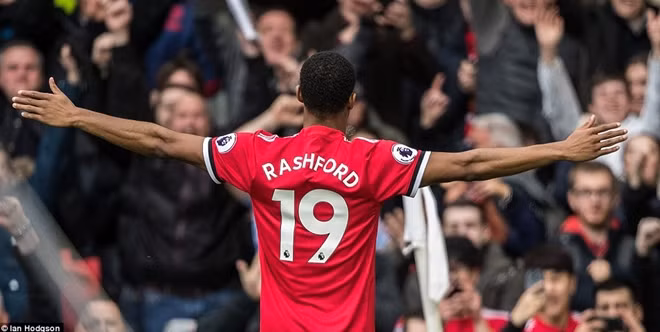 Marcus Rashford là người hùng của Man Utd trong trận đấu này. Ảnh: DM.