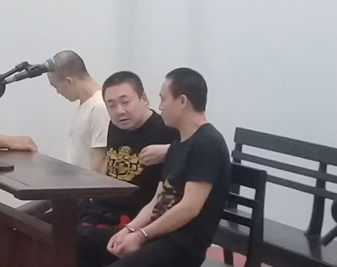 Bị cáo Zhao Jun, Zhang Bo, Liu Li Xu tại tòa.