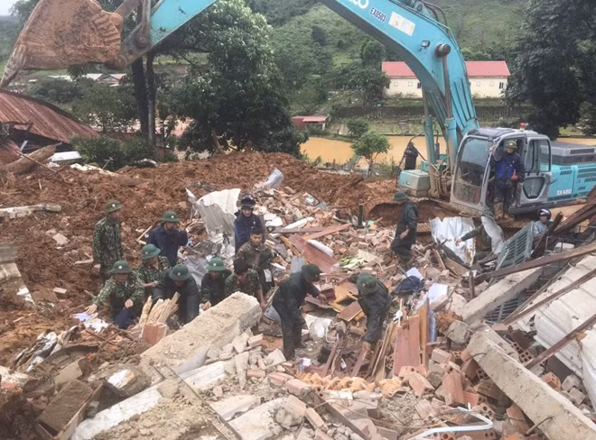 Quảng Trị đang huy động mọi nhân lực, phương tiện máy móc tìm kiếm, cứu nạn 22 Bộ đội bị lở núi vùi lấp tại Hướng Phùng và nhiều người dân gặp nạn do thiên tai tại địa phương này.