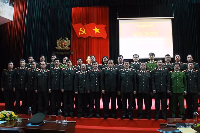 Thứ trưởng Lương Tam Quang và các đại biểu dự Hội nghị .