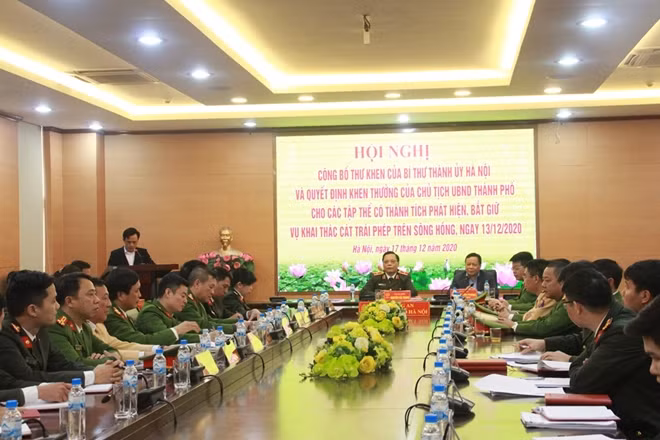 Đồng chí Nguyễn Văn Phong và Thiếu tướng Nguyễn Hải Trung dự Hội nghị