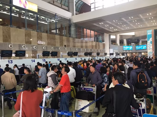 Lượng hành khách đi máy bay tăng lên từng ngày.