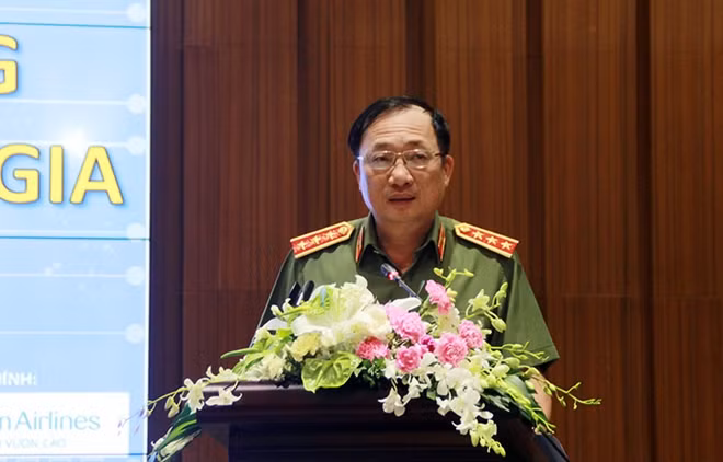 Thứ trưởng Nguyễn Văn Thành phát biểu tại Hội thảo.