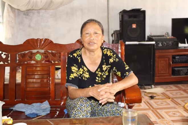 Bà Chu Thị Thơm nghẹn ngào nói về gia cảnh của mình.