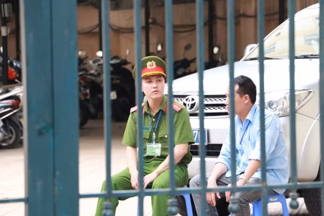 Phòng An ninh chính trị nội bộ được tăng cường tối đa quá trình in sao, bảo vệ, phối hợp cùng Trung đoàn CSCĐ vận chuyển đề thi đi các điểm thi.