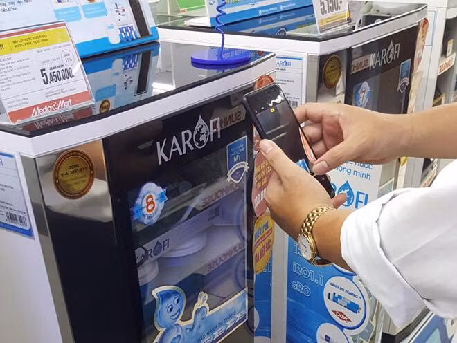 Bằng smartphone có kết nối Internet và đã cài ứng dụng quét mã QR, người tiêu dùng có thể tra cứu thông tin chi tiết về nguồn gốc, xuất xứ của sản phẩm.