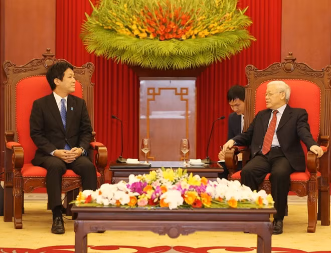 Tổng Bí thư, Chủ tịch nước Nguyễn Phú Trọng tiếp Hạ nghị sĩ Sonoura Kentaro, Đặc phái viên của Thủ tướng Nhật Bản Shinzo Abe. Ảnh: TTXVN
