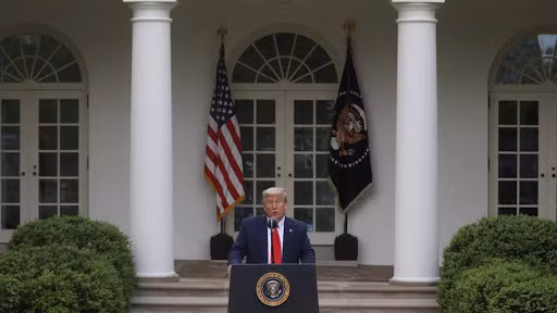 Tổng thống Donald Trump họp báo về COVID-19 tại Nhà Trắng ngày 14/4/2020.