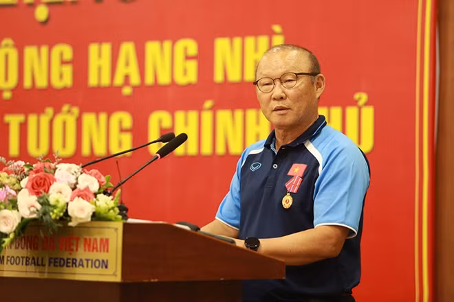 HLV Park Hang-seo phát biểu tại buổi lễ.