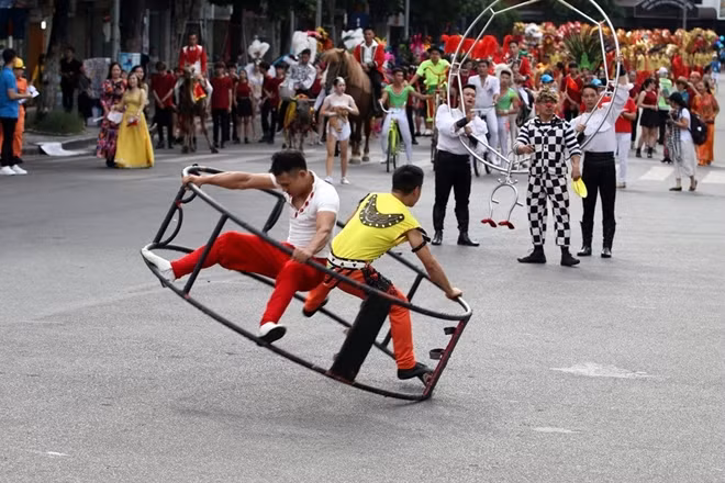 .... Các tiết mục xiếc.