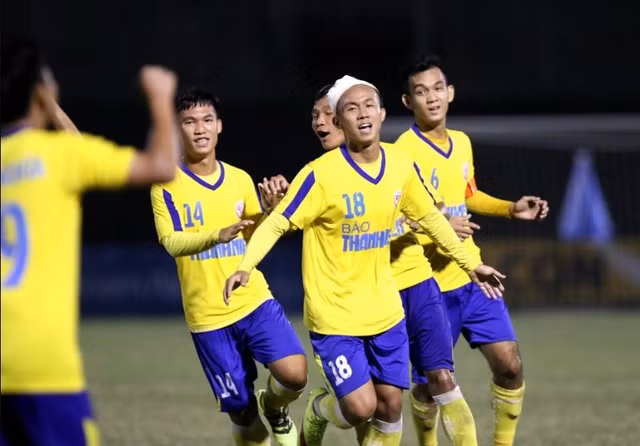 Nguyên một đội hình của U21 Đồng Tháp bán độ và bị treo giò.