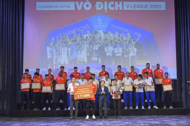 Viettel FC nhận khoản thưởng 5 tỷ đồng từ tập đoàn Viettel sau khi đoạt Cup vô địch V.league.