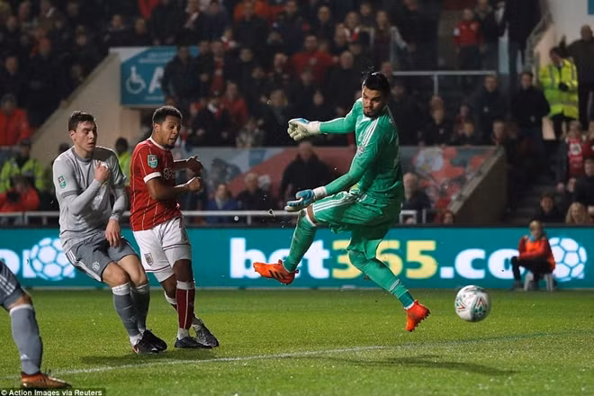 Bàn thắng trong phút bù giờ của đội chủ nhà biến Man Utd thành cựu vương Cup Liên đoàn. Ảnh: Reuters.
