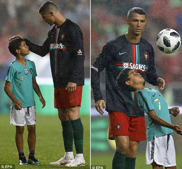 Cha con nhà Ronaldo trên sân sau khi trận đấu kết thúc. Ảnh: EPA.