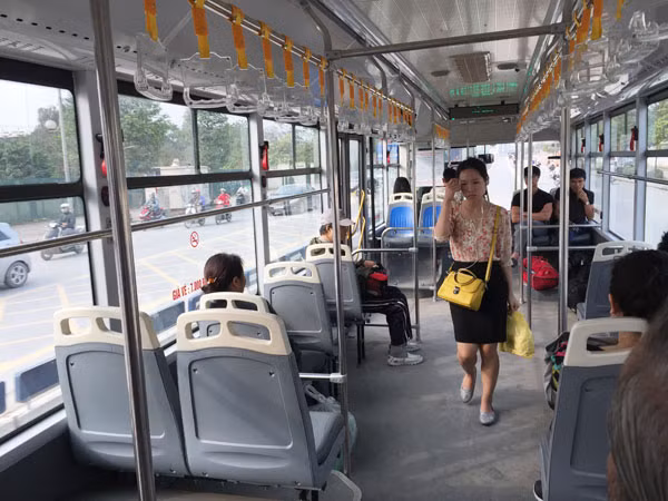 Khách đi xe buýt nhanh Kim Mã - Yên Nghĩa đã tăng nhưng chưa nhiều.