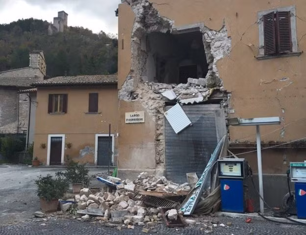 Trận động đất kép tàn phá nhiều tòa nhà cổ tại miền trung Italy. Ảnh: BBC. Trận động đất kép tàn phá nhiều tòa nhà cổ tại miền trung Italy. Ảnh: BBC.