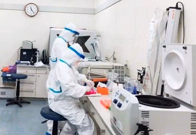 Công tác xét nghiệm các F1 là trường hợp tiếp xúc trực tiếp ca bệnh đang được ngành y tế Nghệ An triển khai khẩn trương.