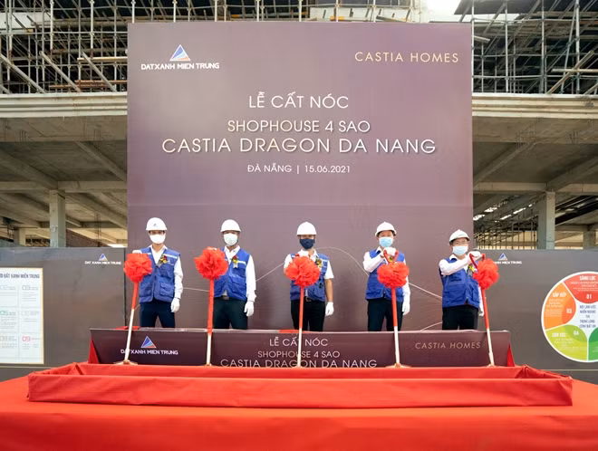 Tất cả khâu hoàn thiện gói thầu gồm đá ốp mặt ngoài, nhôm kính, cơ khí nghệ thuật, ánh sáng, cảnh quan tiếp tục hoàn thiện trong 5 tháng còn lại.