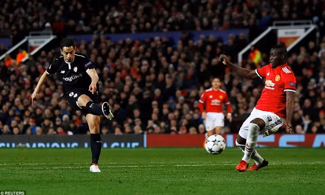 Ben Yedder lập cú đúp giúp Sevilla tiễn Man Utd rời Champion League. Ảnh: Reuters.
