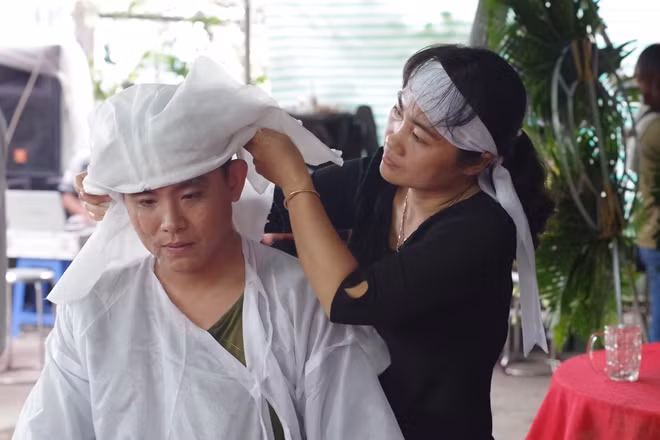 Con gái Tô Thảo Quyên (con vợ cả) và con trai Tô Thanh Toàn (con vợ hai) của nhạc sỹ Tô Thanh Tùng.