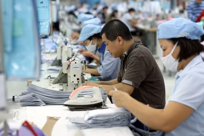 Vẫn còn nhiều ý kiến liên quan đến dự thảo Bộ luật Lao động sửa đổi, trong đó có việc nâng tuổi nghỉ hưu. Ảnh minh họa: Hải Nguyễn.