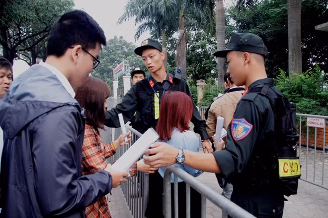 Mỗi lượt bán vé chỉ tối đa có 10 người.