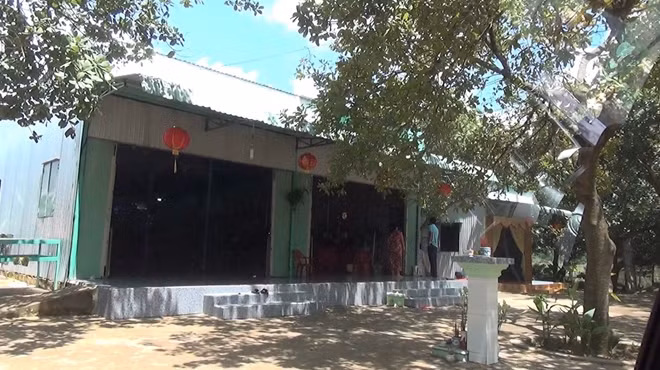 Các am thờ do bà Hường quản lý và tổ chức cúng lễ.