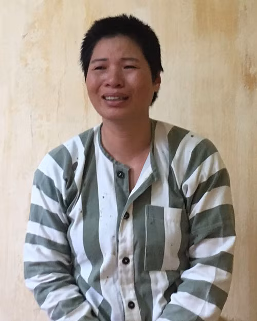 Phạm Thị Thương khóc ân hận.