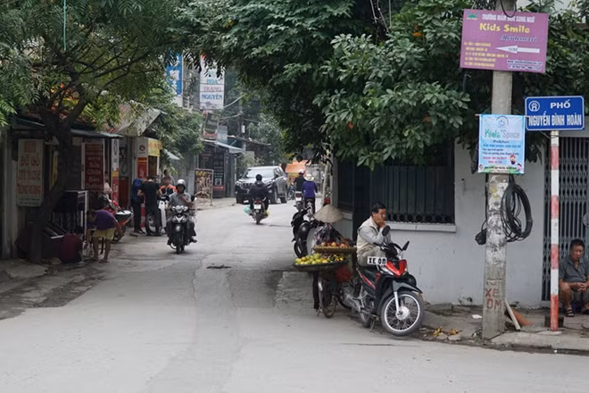 Con đường mới bắt đầu từ ngã tư đường Nguyễn Đình Hoàn và cầu T11.