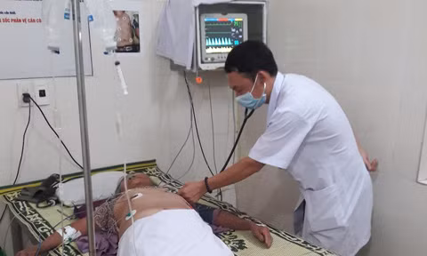 Cụ È đã qua cơn nguy kịch.