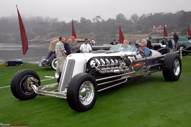 Jay Leno đang lái chiếc Blastolene Special.