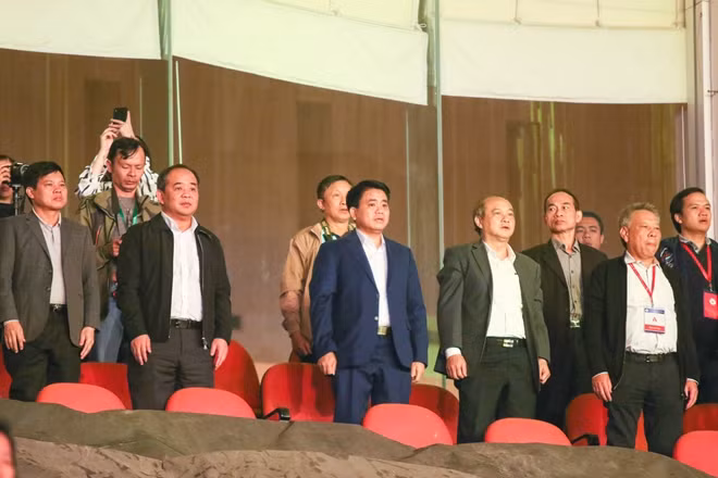 Chủ tịch UBND Hà Nội cũng có mặt tại sân Mỹ Đình trong buổi tổng duyệt lễ khai mạc.