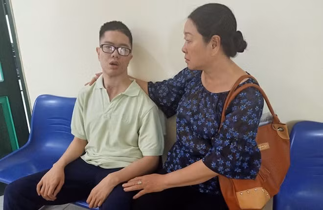 Cháu Đức và mẹ.