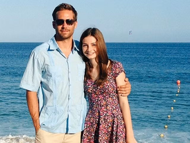 Cô con gái Hawaii chuyển đến sống cùng Paul Walker cho đến khi anh qua đời.