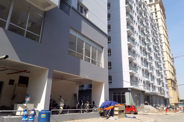 Khu nhà tái định cư Hoàng Cầu với vị trí đẹp, gần trung tâm nhưng lượng người dân về ở vẫn rất thưa thớt.