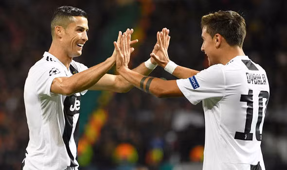 Sau hai pha lộn xộn, trận đấu tiếp diễn với chiến thắng tối thiểu 1-0 cho đội khách. Ronaldo không ghi bàn nhưng anh thực sự đã ghi điểm trong mắt không ít CĐV của Man Utd. Ảnh: Getty Image.