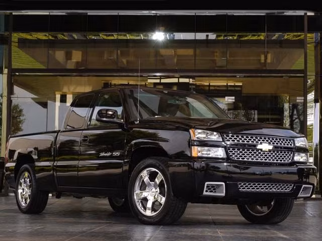 Chevrolet Silverado SS 2006. Với động cơ 345 mã lực xe có thể đạt tới tốc độ 100km/h trong 6.6 giây.