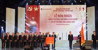Agribank đón nhận Huân chương Lao động hạng Nhất cho thành tựu vẻ vang của 30 năm xây dựng và phát triển.