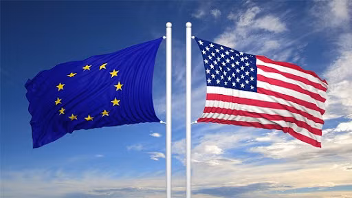 Cờ EU và cờ Mỹ.