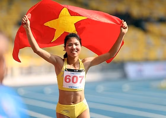 Bùi Thu Thảo đứng đầu với 700 điểm.