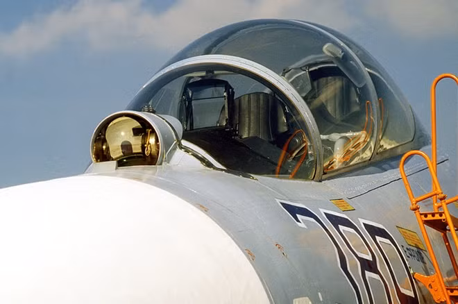 Hệ thống IRST trên Su-27UB