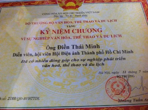 Kỷ niệm chương Bộ Văn hóa – Thể thao và Du lịch tặng diễn viên Điền Thái Minh.