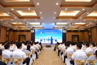 Lễ khai giảng trang trọng, ấm cúng.